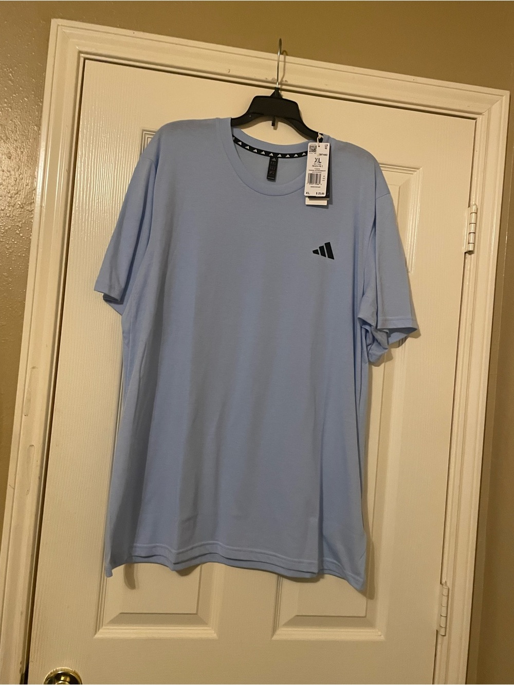 Adidas Mens Training T-Shirt Size: XL